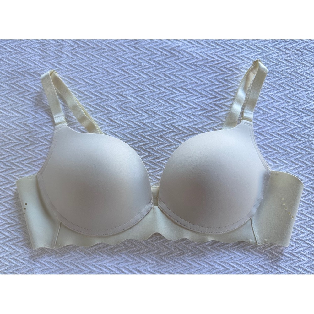 Wacoal NWOT Wireless Push Up T-Shirt Bra Cream Scalloped Wing 36AA Convertible